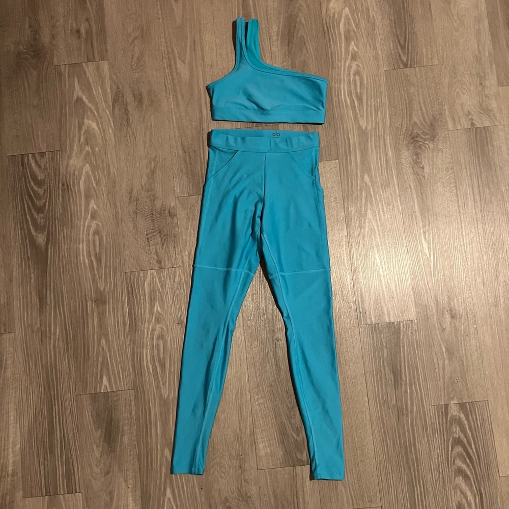 Alo Turquoise Yoga Set